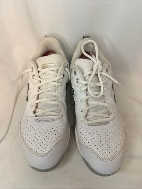 New Balance Women's Fresh Foam Velo V3 Metal Softball Shoe - White, 8.5